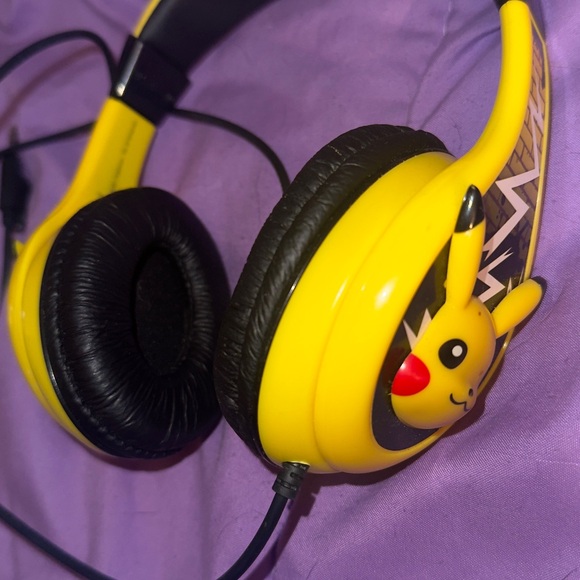 eKids Pokemon Pikachu headphone - Picture 1 of 4